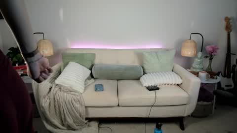 itschloelaurent online show from June 3, 2026, 10:04 pm