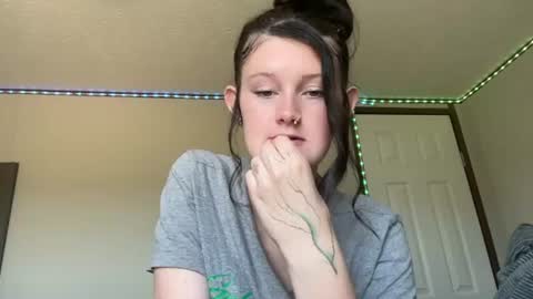 Snapshot of itskaylaaa chatting on June 8, 2026, 7:47 pm itsKaylaaa online show from June 8, 2026, 7:47 pm