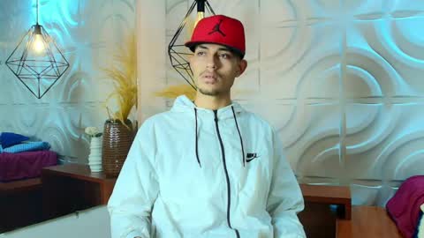 itszairen online show from June 8, 2026, 12:14 am