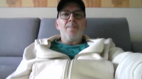 Snapshot of itunixx63 chatting on October 20, 2025, 7:31 am itunixx63 online show from October 20, 2025, 7:31 am