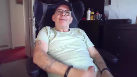 Snapshot of itunixx63 chatting on October 21, 2025, 8:26 am itunixx63 online show from October 21, 2025, 8:26 am