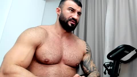 iustinmucle95 online show from December 20, 2024, 3:47 am