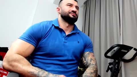 iustinmucle95 online show from January 30, 2025, 1:00 am