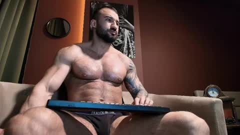 iustinmucle95 online show from April 17, 2026, 4:48 am