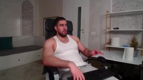 IvanHydee online show from November 26, 2025, 6:03 am