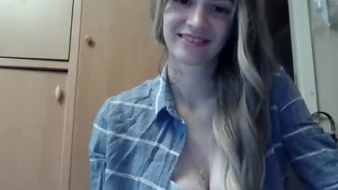 Snapshot of ivetta911 chatting on October 25, 2025, 1:18 pm ivetta911 online show from October 25, 2025, 1:18 pm