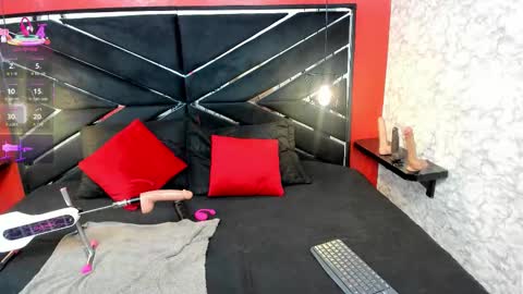 Ivis  online show from November 11, 2025, 12:16 pm