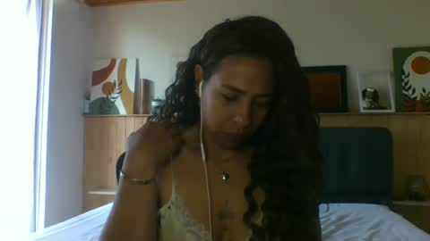 ivonne_collins33 online show from September 12, 2025, 3:23 pm