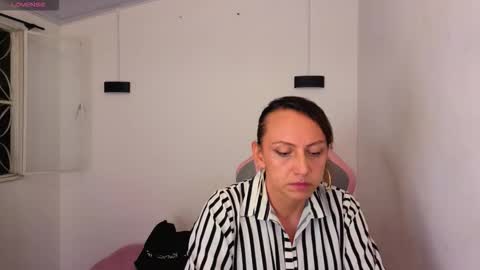 IVONNE online show from December 2, 2025, 3:12 am