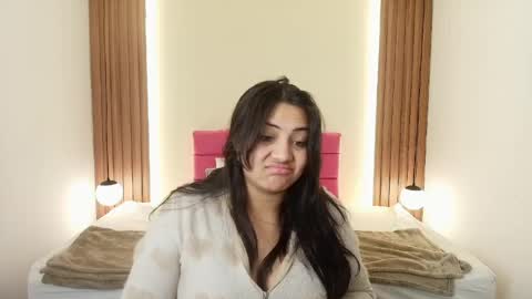 Snapshot of ivonneross_ chatting on April 22, 2026, 12:18 pm I V O N N E R O S S online show from April 22, 2026, 12:18 pm
