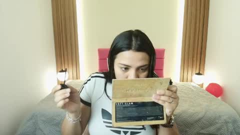 Snapshot of ivonneross_ chatting on April 27, 2026, 12:14 pm I V O N N E R O S S online show from April 27, 2026, 12:14 pm