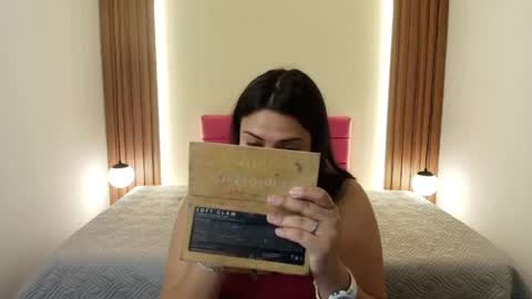 Snapshot of ivonneross_ chatting on May 7, 2026, 12:21 pm I V O N N E R O S S online show from May 7, 2026, 12:21 pm