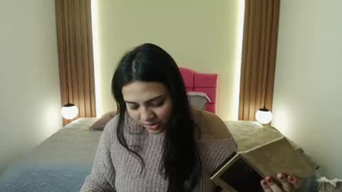 Snapshot of ivonneross_ chatting on May 15, 2026, 12:01 pm I V O N N E R O S S online show from May 15, 2026, 12:01 pm