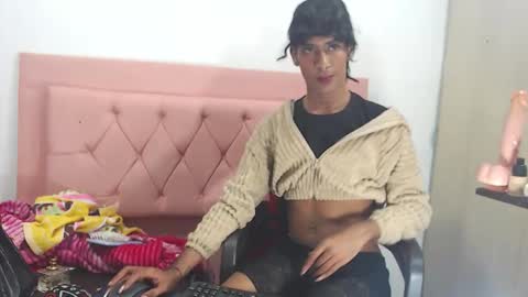 Snapshot of ivonneth chatting on February 17, 2026, 12:23 pm ivonneth online show from February 17, 2026, 12:23 pm