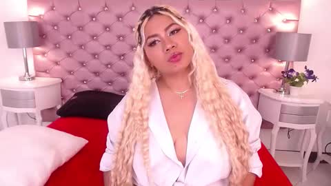 IvonnyBon online show from February 3, 2026, 3:48 am