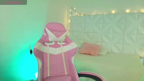 Ivonny online show from April 9, 2026, 9:42 pm