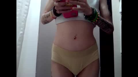 ivorytrixx online show from January 8, 2026, 6:43 pm