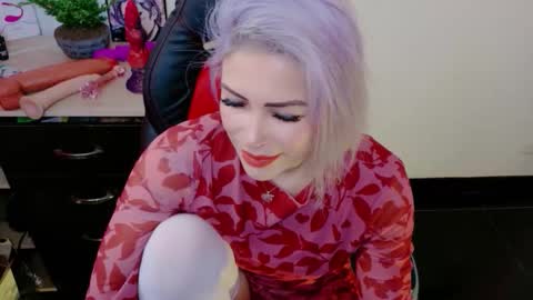 Diana Rojas  online show from February 12, 2026, 10:27 pm