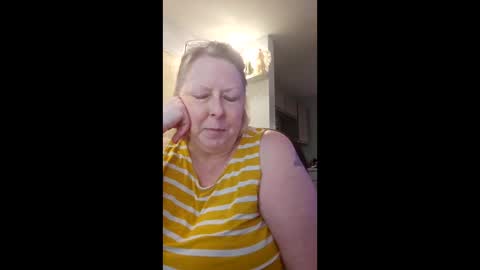 ivyjane3522 online show from April 4, 2026, 5:43 pm