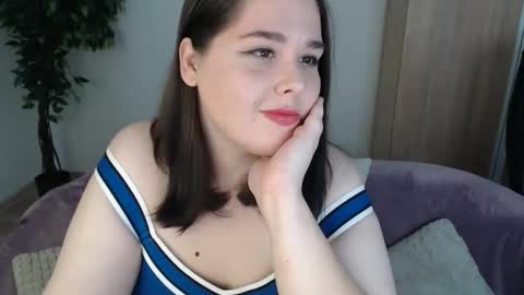 Snapshot of ivylebelly chatting on October 6, 2025, 8:01 am Ivy online show from October 6, 2025, 8:01 am