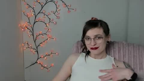 Ivy online show from April 23, 2026, 9:17 pm