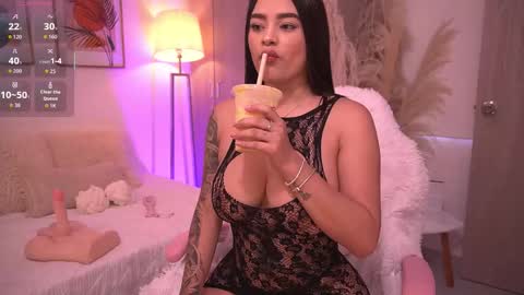 Annie online show from November 23, 2025, 8:41 pm