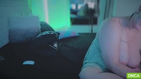 Ivy Swings online show from April 1, 2026, 10:38 am