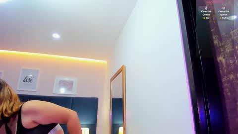 Snapshot of iza_grey chatting on April 24, 2026, 11:45 am Isa online show from April 24, 2026, 11:45 am