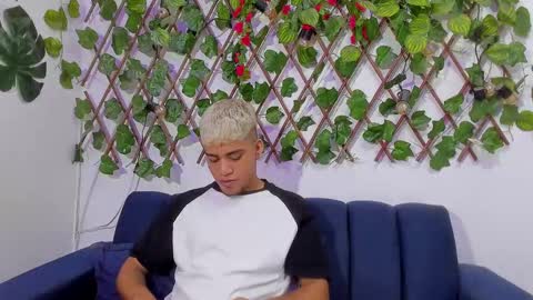 izaack online show from December 26, 2024, 11:35 pm