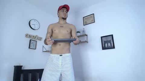 izaack online show from March 11, 2025, 8:31 pm