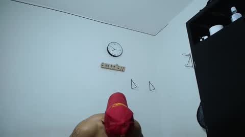 izaack online show from September 15, 2025, 9:09 am