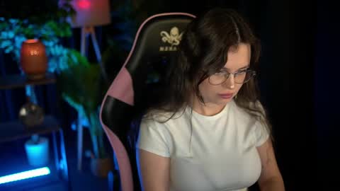 Lina online show from May 10, 2026, 2:22 pm