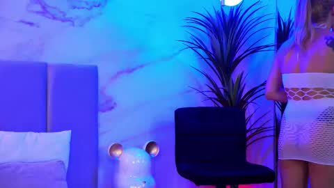 izabelle_02 online show from March 27, 2026, 4:51 am