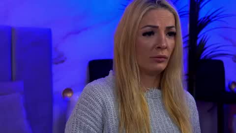 izabelle_02 online show from April 3, 2026, 3:37 am