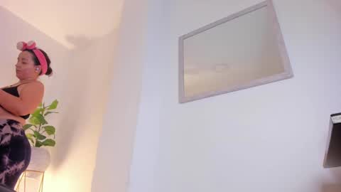 Iza online show from February 19, 2025, 2:12 am