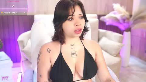 Snapshot of izislust chatting on February 3, 2026, 11:37 am izislust online show from February 3, 2026, 11:37 am