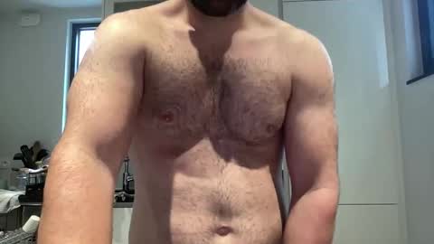 Izylduur online show from September 9, 2025, 8:14 am