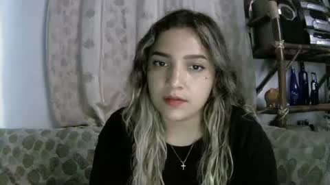 izzy_32 online show from April 6, 2026, 7:09 am