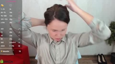 Queen of nylon  Victoria online show from October 15, 2025, 5:40 am