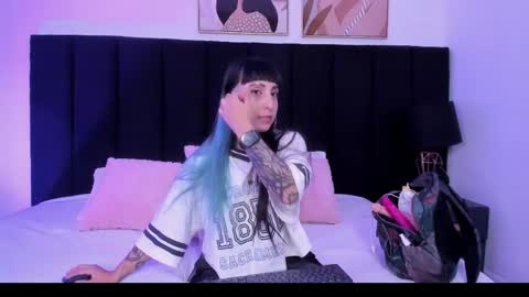 Snapshot of izzy_moon7 chatting on June 5, 2026, 11:49 am Izzy moon online show from June 5, 2026, 11:49 am