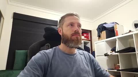 Snapshot of j0hnny_thunder chatting on October 12, 2025, 5:06 am Johnny Thunder online show from October 12, 2025, 5:06 am