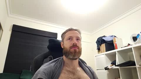 Snapshot of j0hnny_thunder chatting on October 16, 2025, 12:55 am Johnny Thunder online show from October 16, 2025, 12:55 am