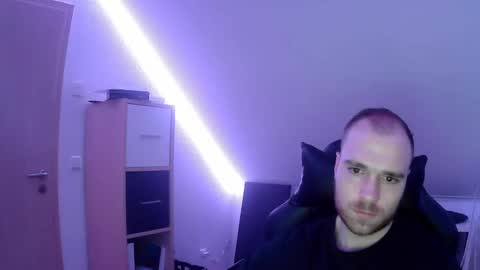 here4y online show from January 19, 2025, 7:04 pm