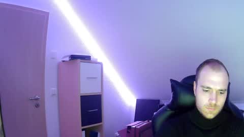 here4y online show from February 4, 2025, 6:06 pm