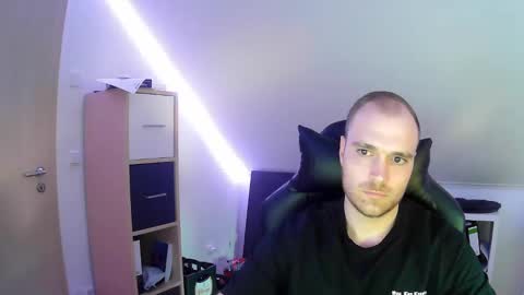 here4y online show from March 6, 2025, 4:49 pm