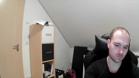 here4y online show from March 9, 2025, 9:25 pm