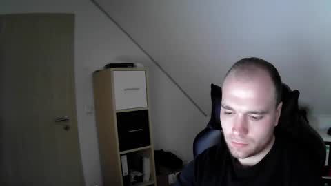 here4y online show from November 13, 2025, 8:02 am