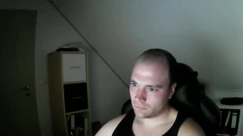 here4y online show from November 25, 2025, 9:15 pm