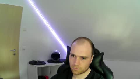 here4y online show from April 5, 2026, 11:18 am