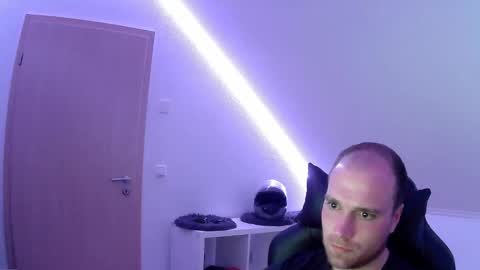 here4y online show from April 7, 2026, 7:25 pm